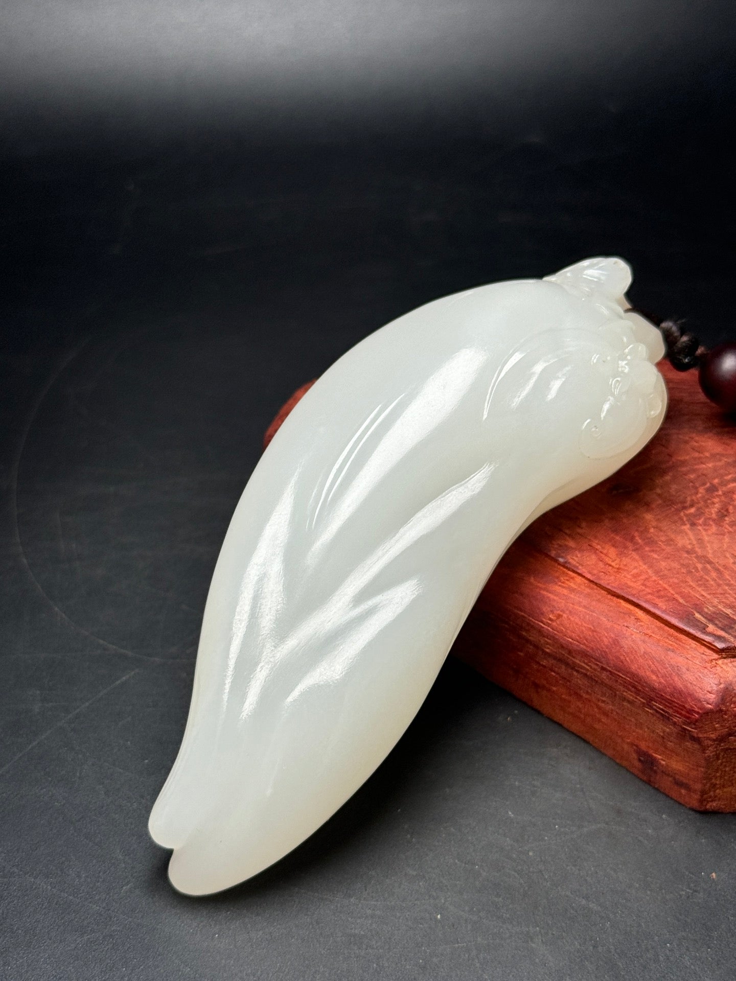 A0374 High Quality Chinese Natural Hetian Jade Carved Chili Pendant/Statue