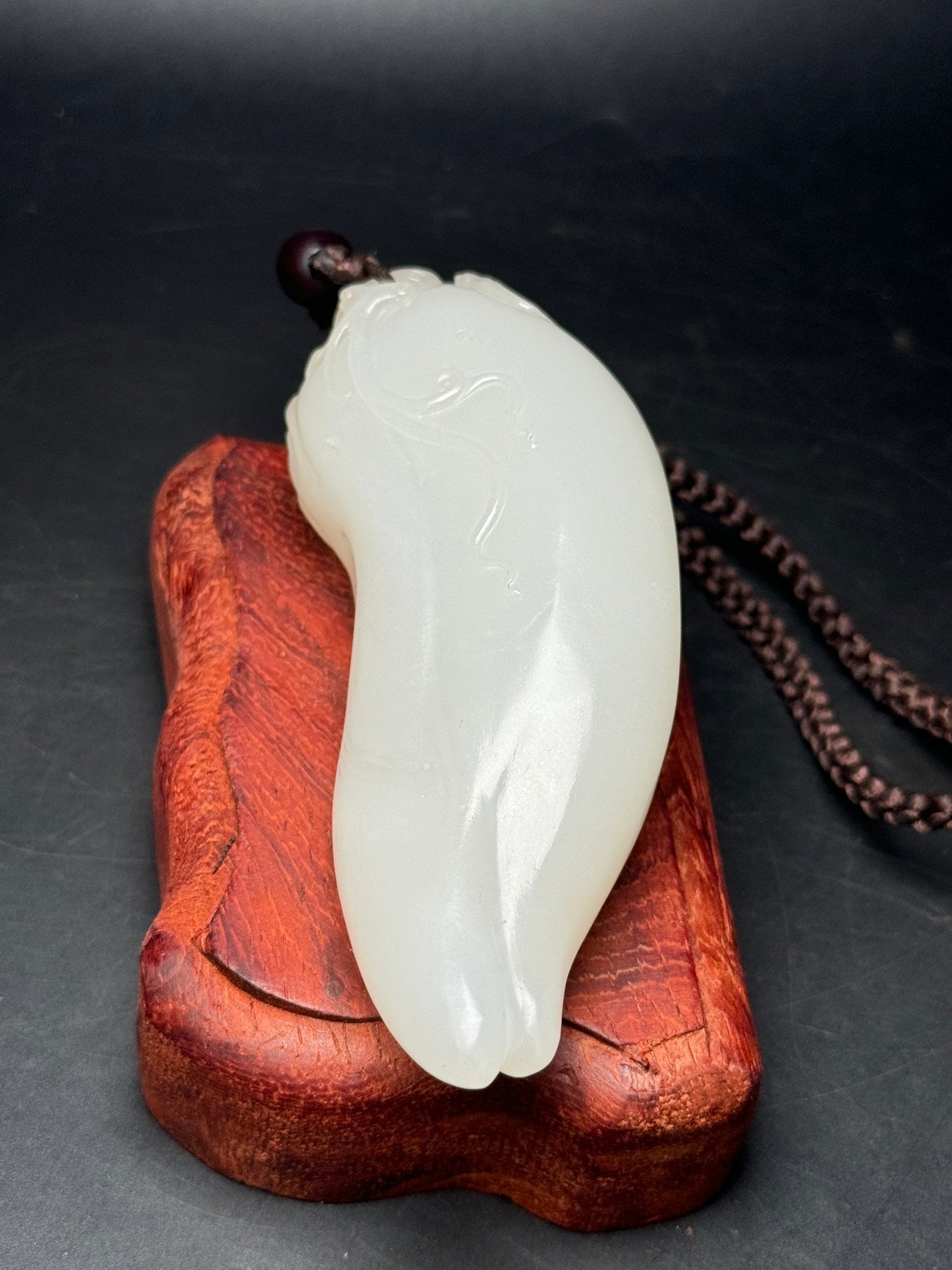 A0374 High Quality Chinese Natural Hetian Jade Carved Chili Pendant/Statue