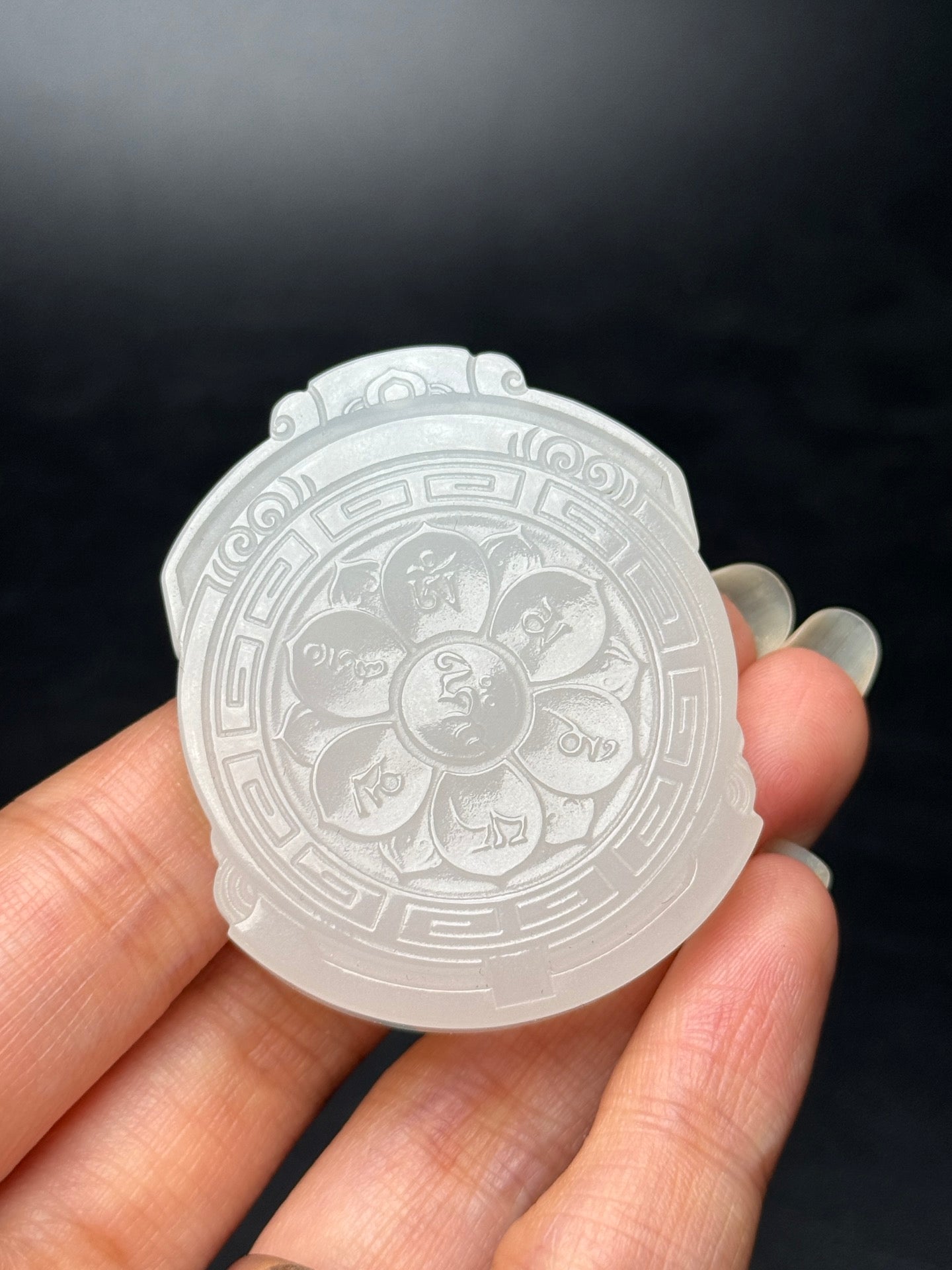 A0376 Chinese Natural Hetian Jade Carved Kwan-yin Pendant