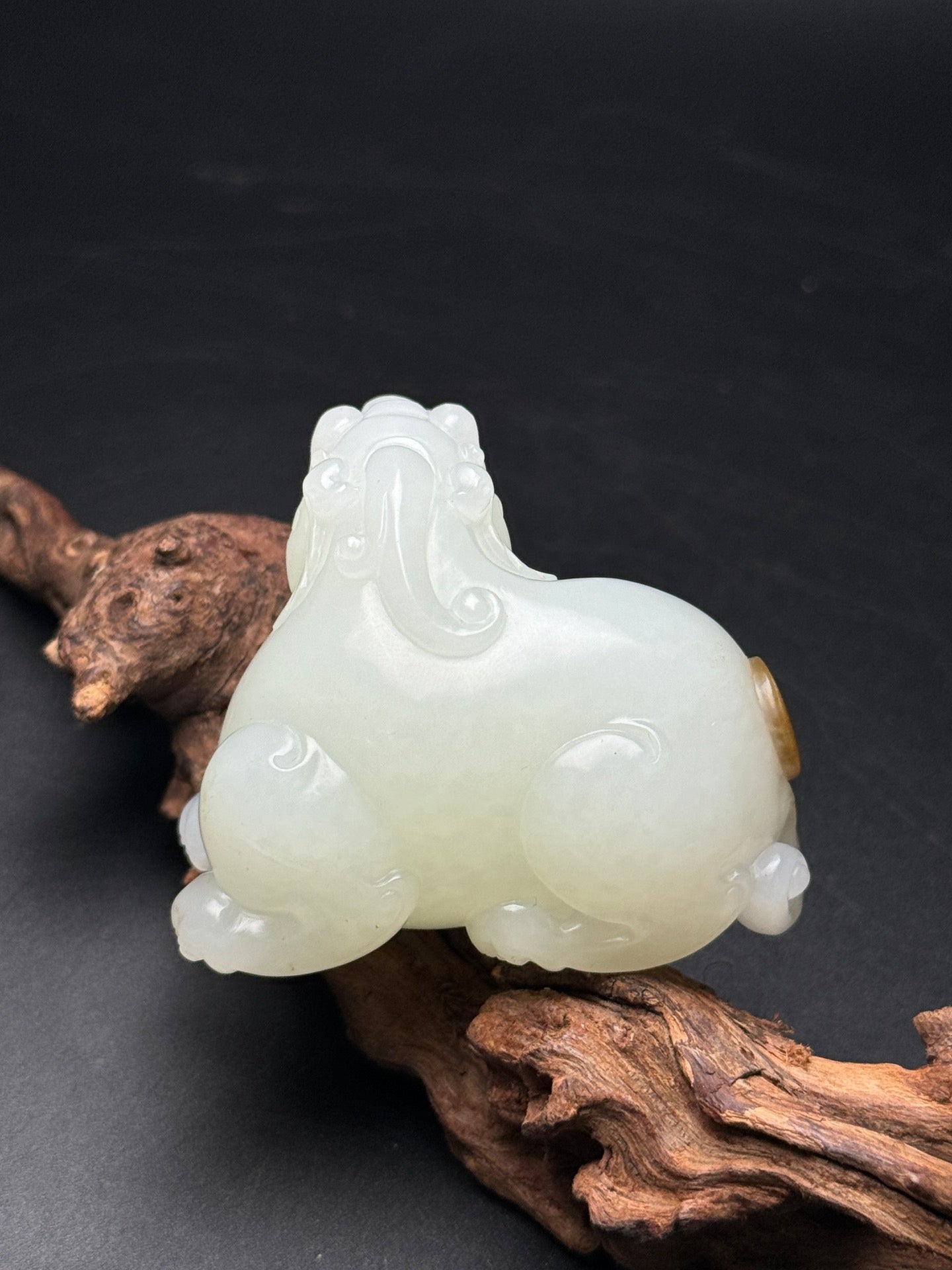 A0388 Chinese Natural Hetian Jade Carved Fortune Pixiu Statue