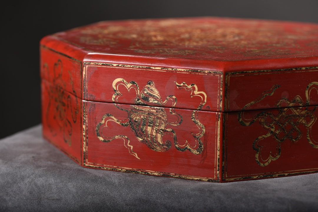 A0399 Vintage Chinese Gilt Gold Red Lacquerware Eight Treasures Design Jewellery Box