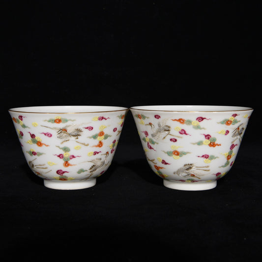 A0428 A Pair Gilt Edge Famille Rose Crane & Cloud Design Porcelain Cups