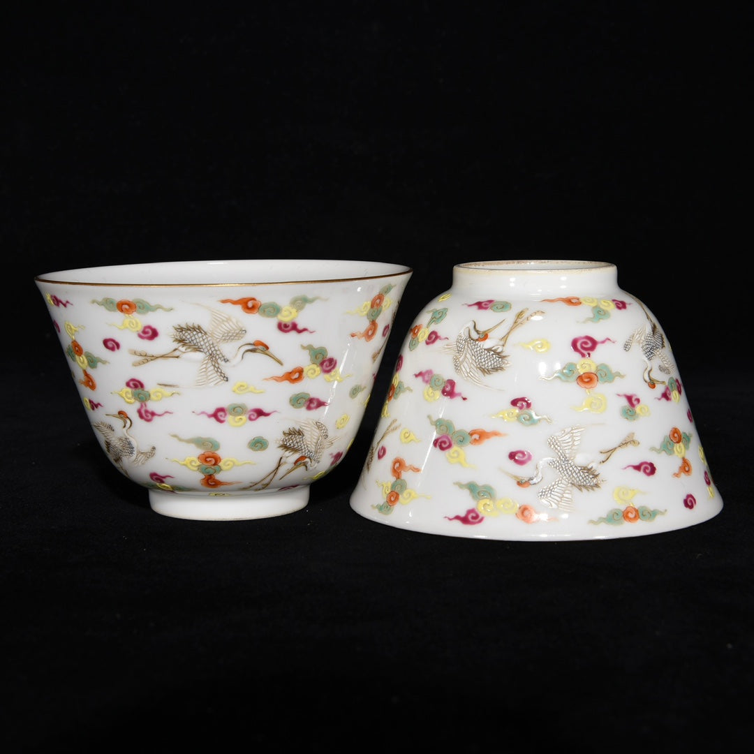 A0428 A Pair Gilt Edge Famille Rose Crane & Cloud Design Porcelain Cups