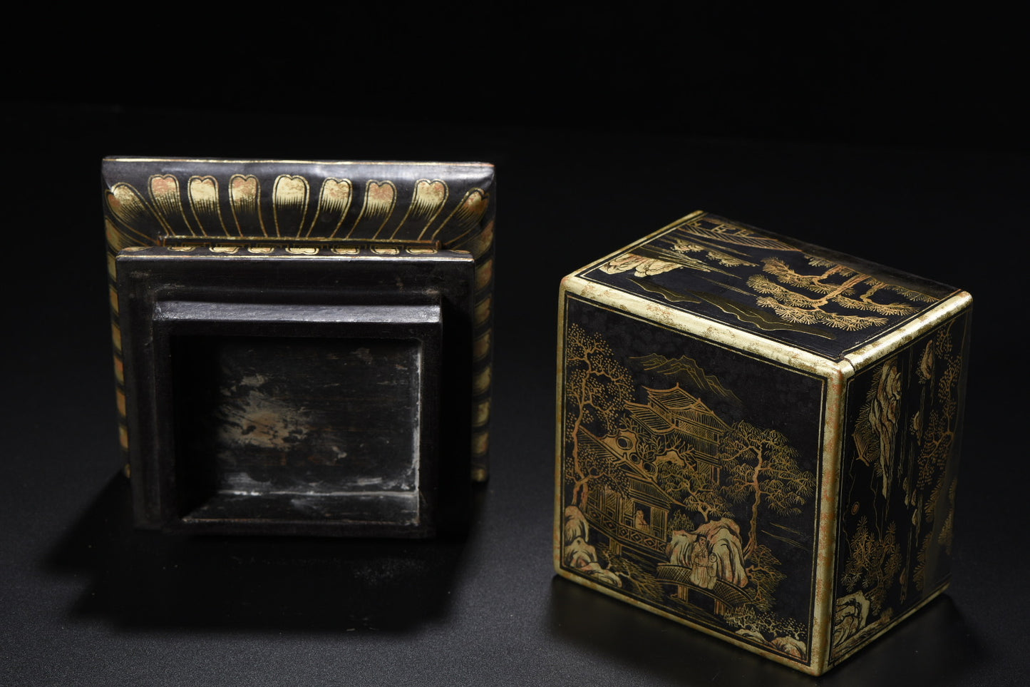 A0429 Vintage Chinese Gilt Gold Lacquerware Mountain River Scene Seal Box