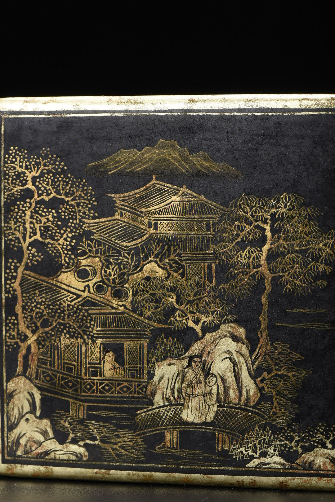 A0429 Vintage Chinese Gilt Gold Lacquerware Mountain River Scene Seal Box