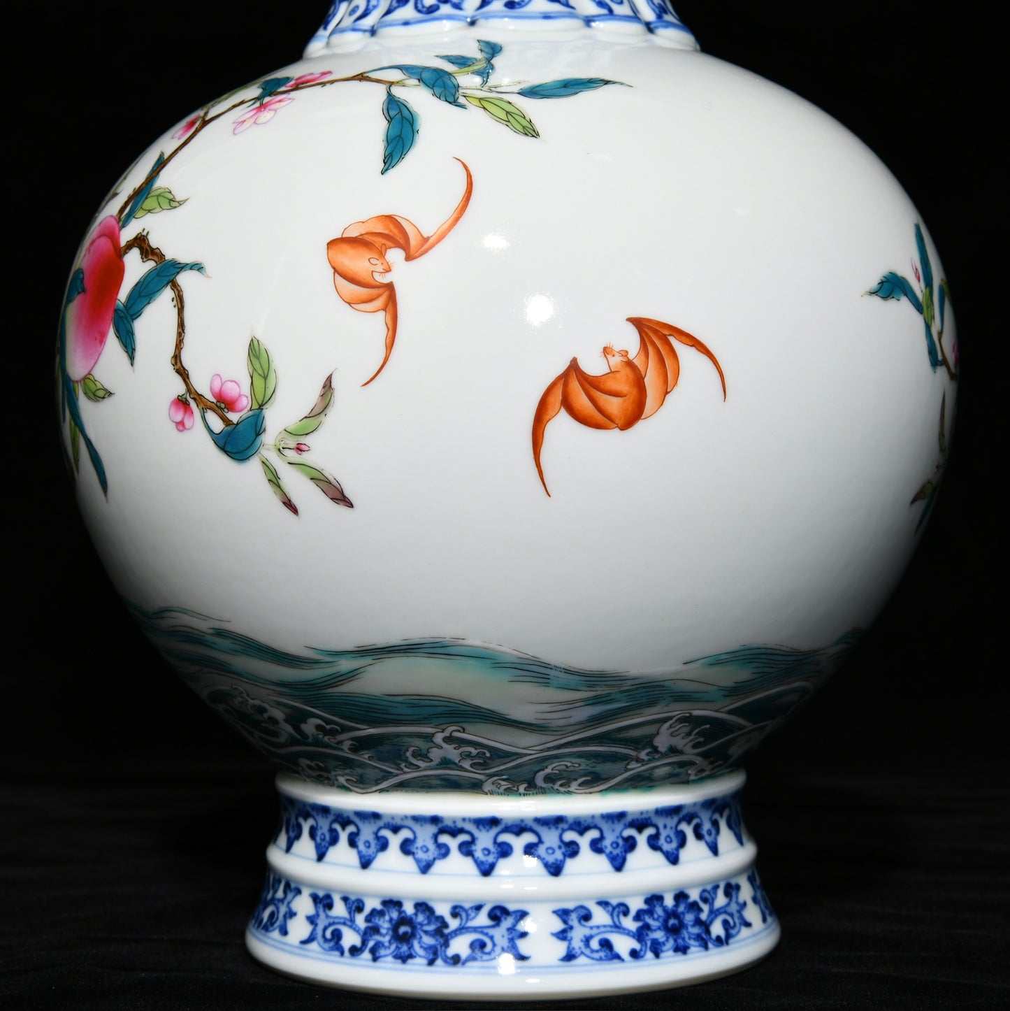 A0439 Chinese Famille Rose & Blue And White Porcelain Peach & Bat Design Vase