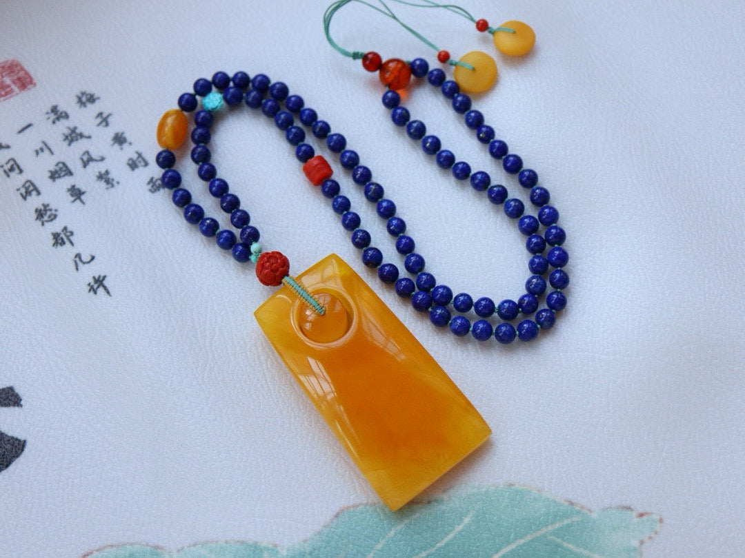 A0441 Beautiful Amber Lucky Pendant w Lapis Lazuli Beads Necklace