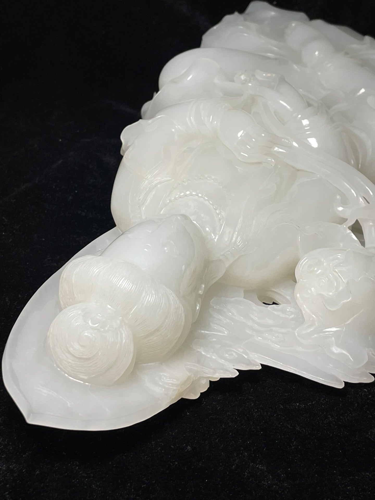 A0443 Superb Chinese Natural Hetian Jade Lotus Flower Kwan-yin Statue