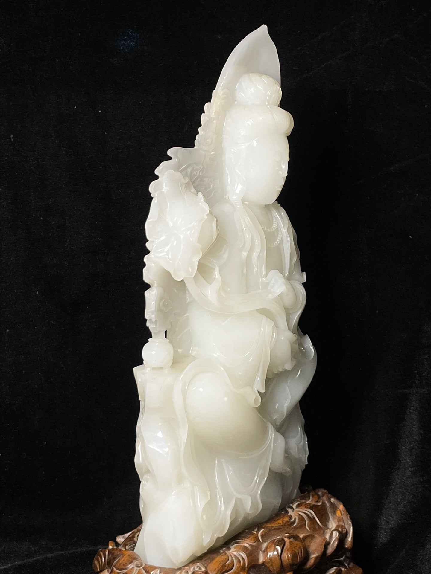 A0443 Superb Chinese Natural Hetian Jade Lotus Flower Kwan-yin Statue