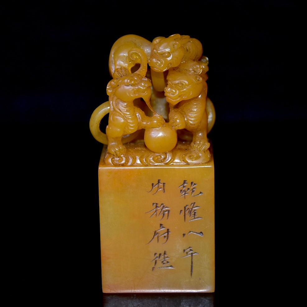 A0447 A Pair Superb Chinese Shoushan Stone Tianhuang Stone Carved Fortune Beast Seal Statues w Wood Box