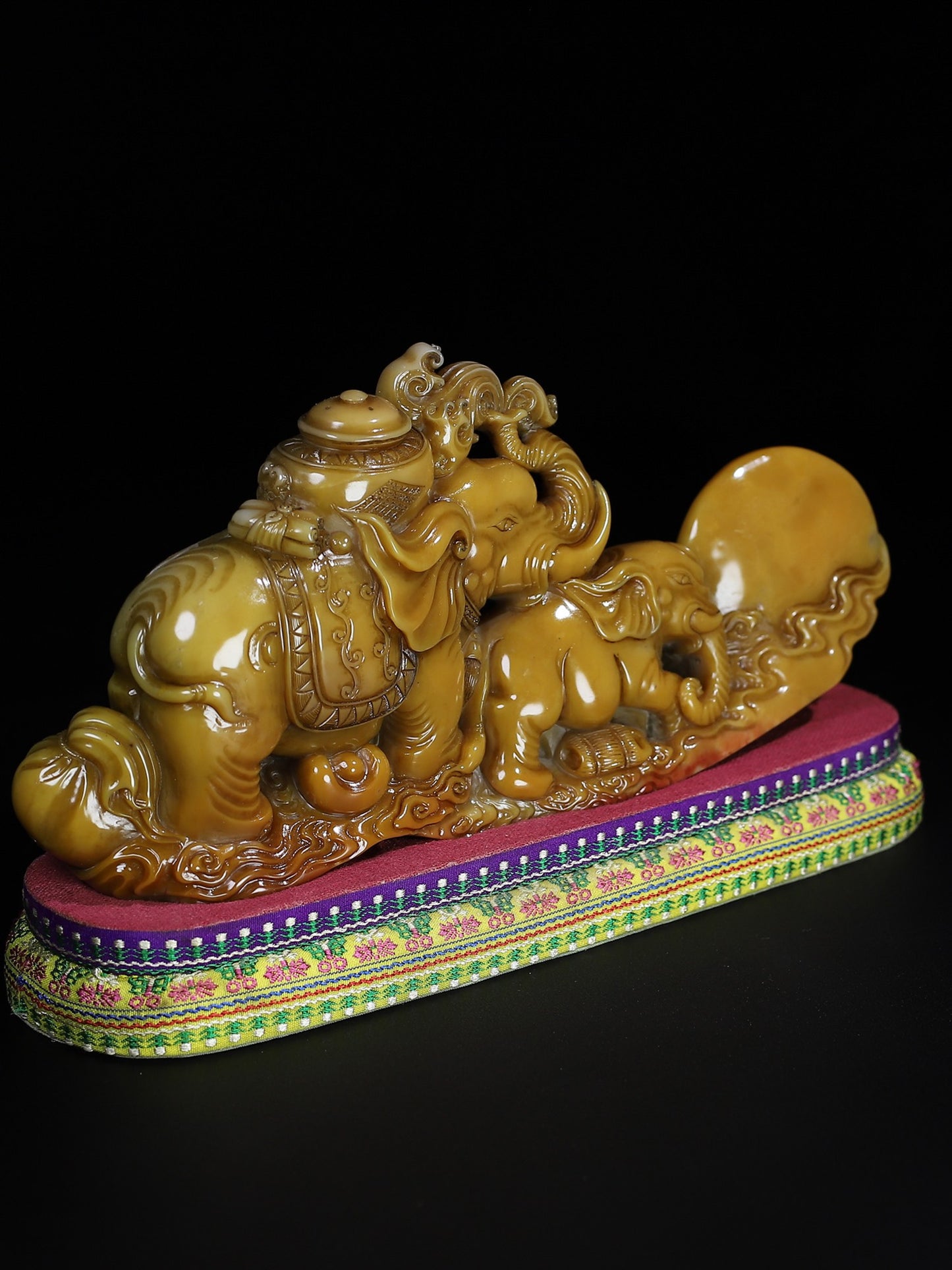 A0611 Superb Old Chinese Shoushan Tianhuang Stone Carved Elephant Seal Statue w Box