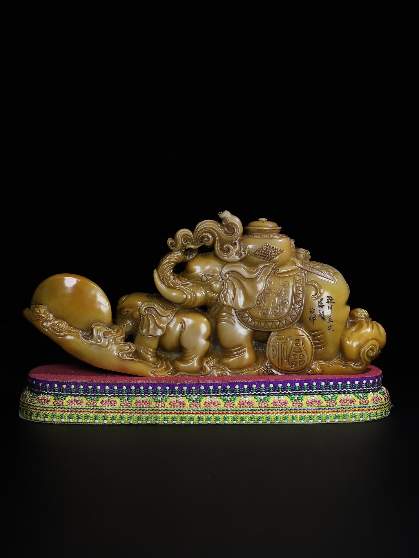 A0611 Superb Old Chinese Shoushan Tianhuang Stone Carved Elephant Seal Statue w Box