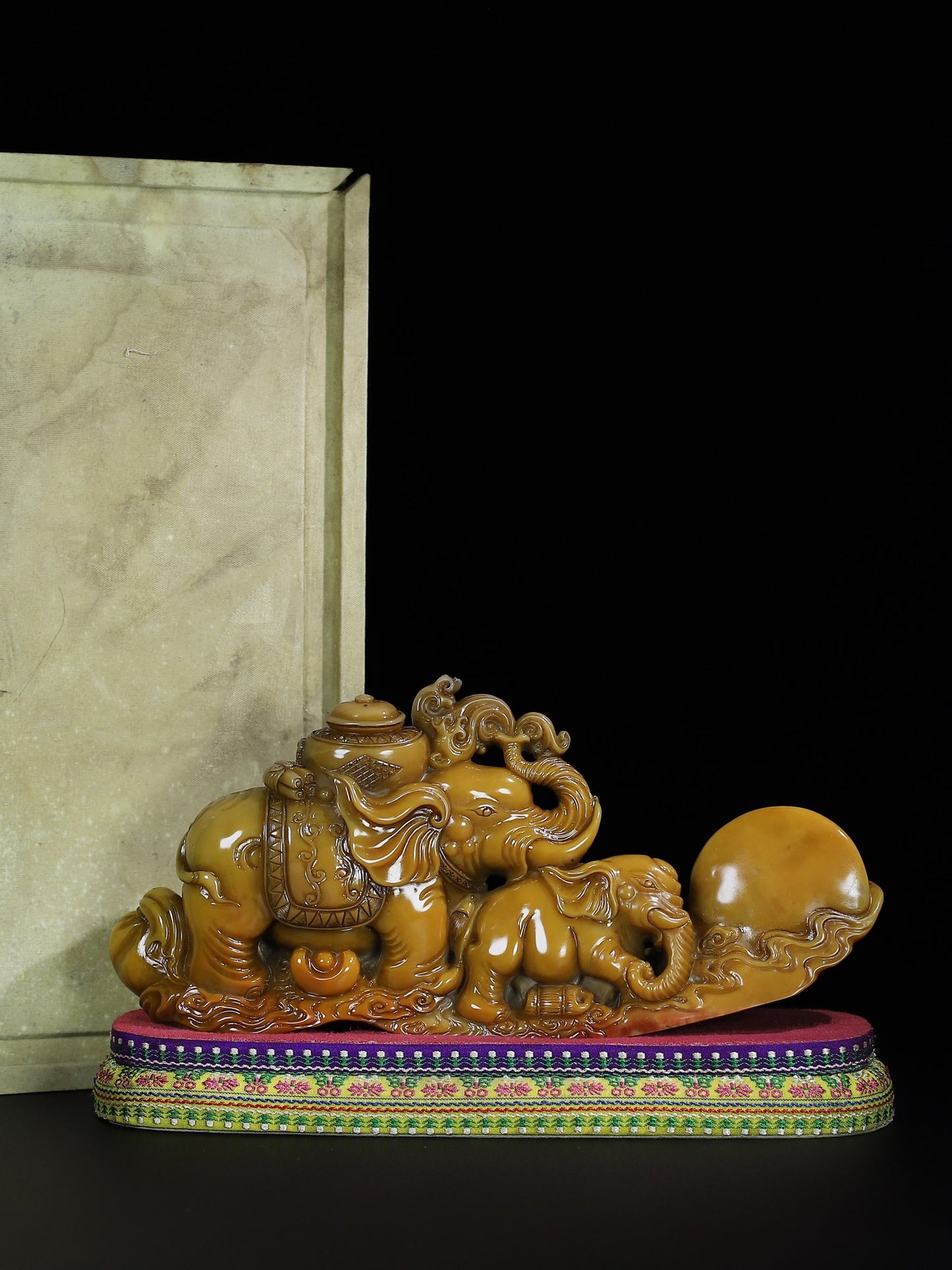 A0611 Superb Old Chinese Shoushan Tianhuang Stone Carved Elephant Seal Statue w Box