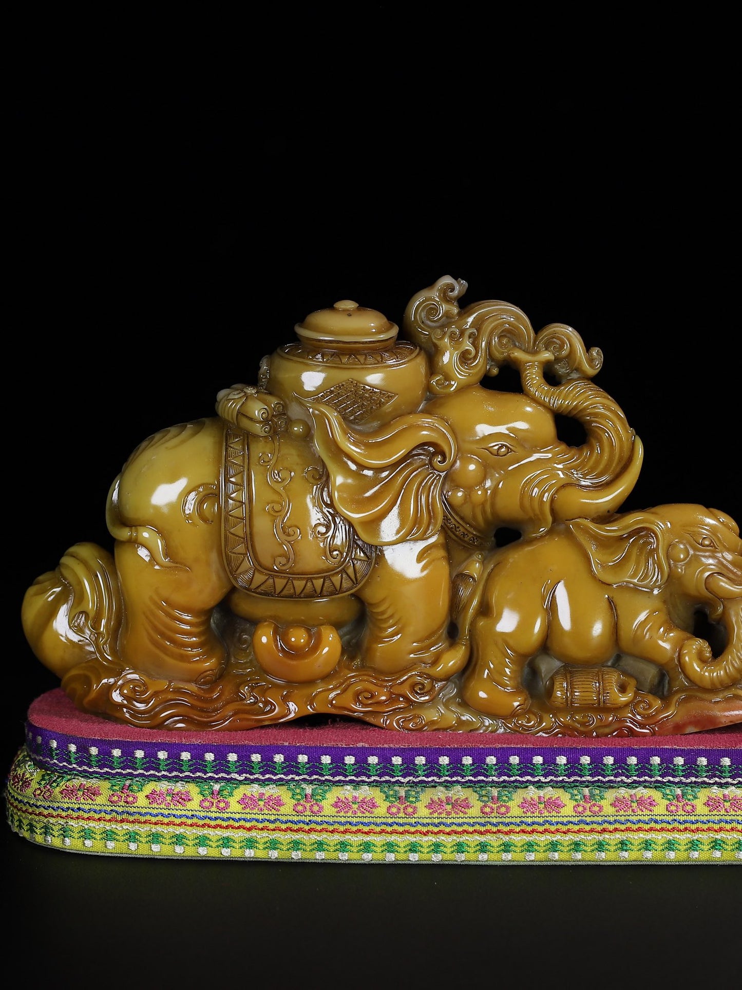 A0611 Superb Old Chinese Shoushan Tianhuang Stone Carved Elephant Seal Statue w Box