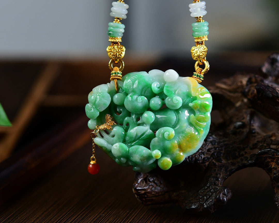 A0677 Exquisite JadeiteHand Carved  Ruyi Pendant w Beads Necklace