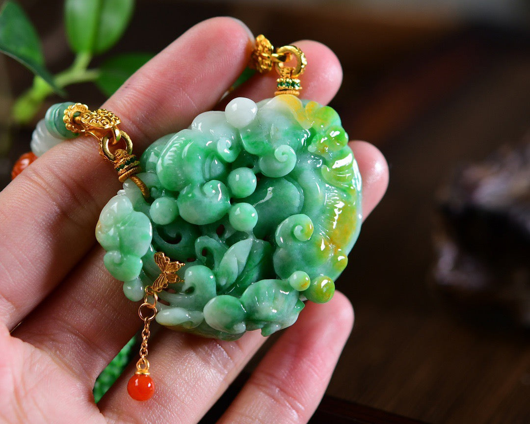 A0677 Exquisite JadeiteHand Carved  Ruyi Pendant w Beads Necklace