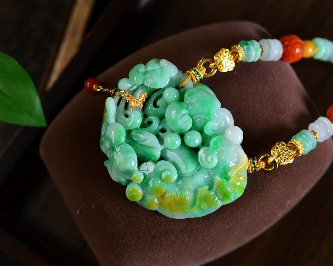 A0677 Exquisite JadeiteHand Carved  Ruyi Pendant w Beads Necklace