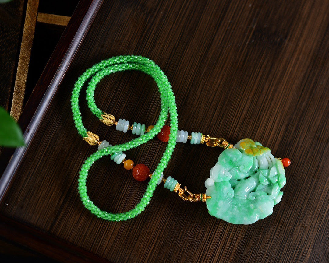 A0677 Exquisite JadeiteHand Carved  Ruyi Pendant w Beads Necklace