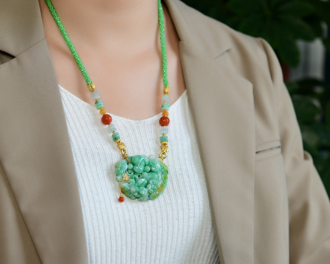 A0677 Exquisite JadeiteHand Carved  Ruyi Pendant w Beads Necklace