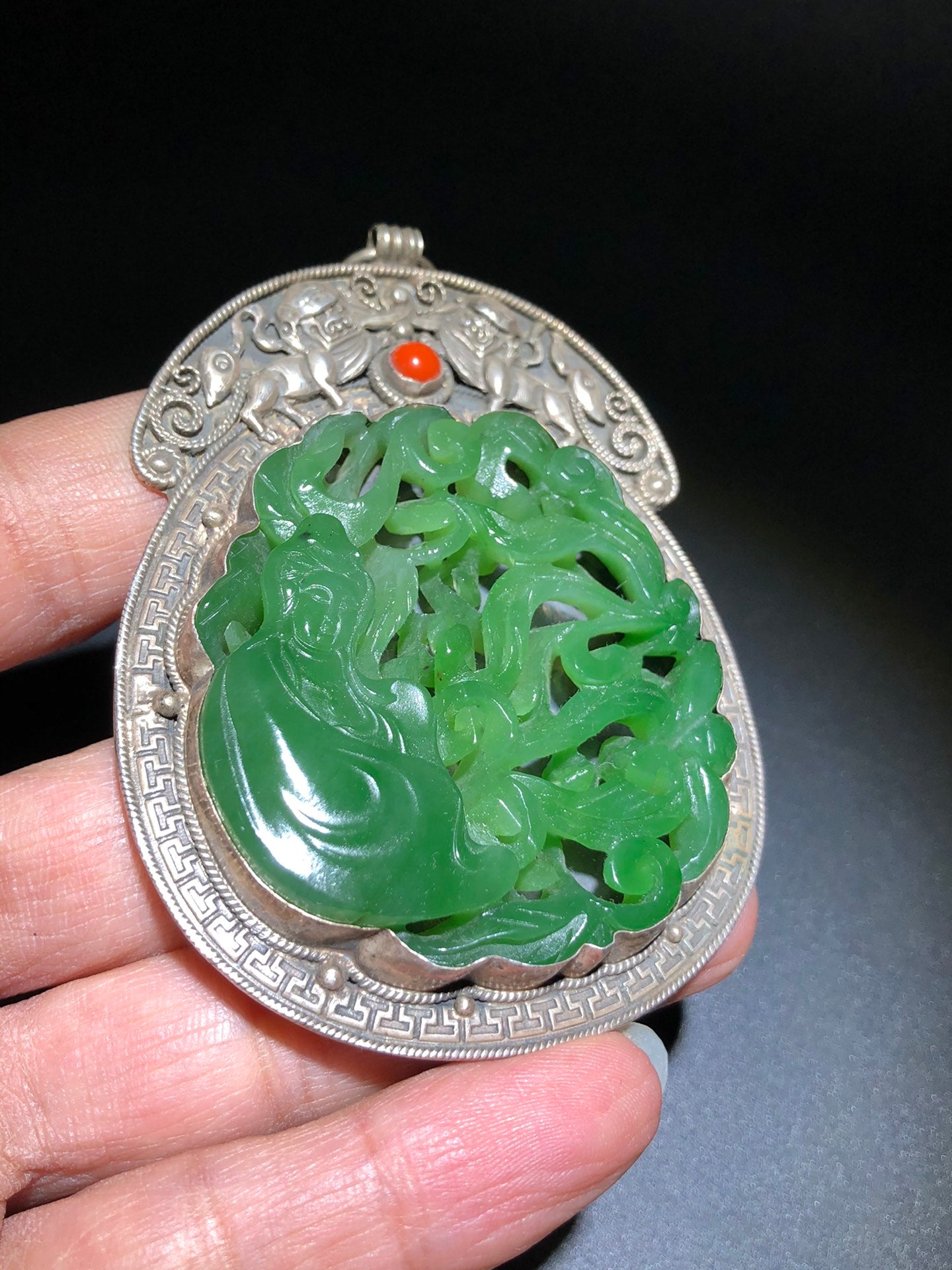 A0699 Superb Chinese Pure Silver Inlay Green Hetian Jade Kwan-yin Pendant