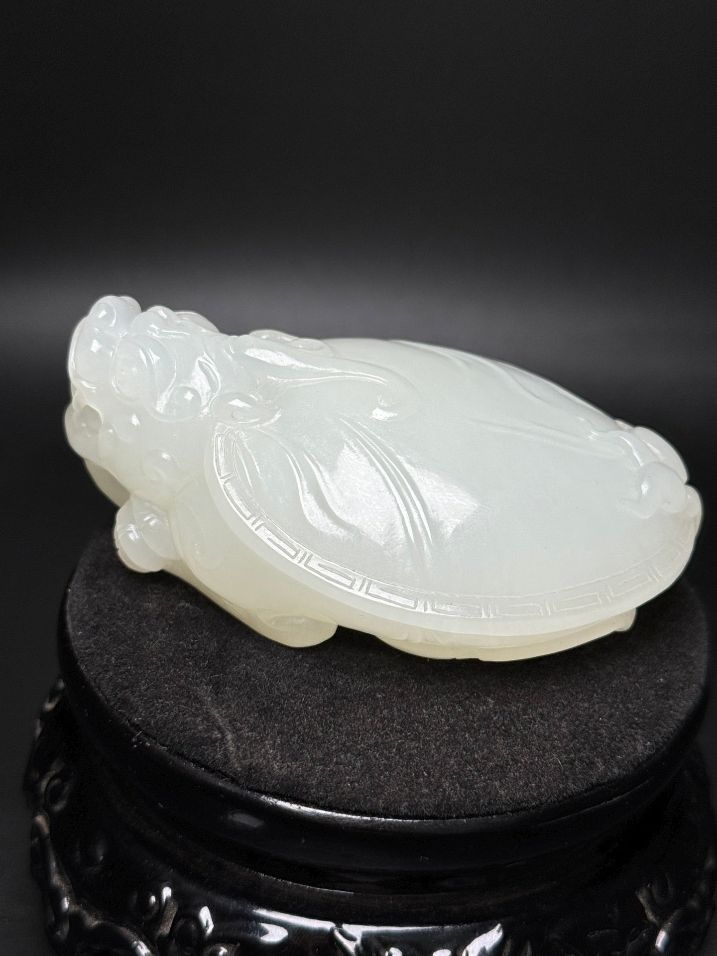 A0700 High Quality Chinese White Hetian Jade Carved Dragon Turtle Statue