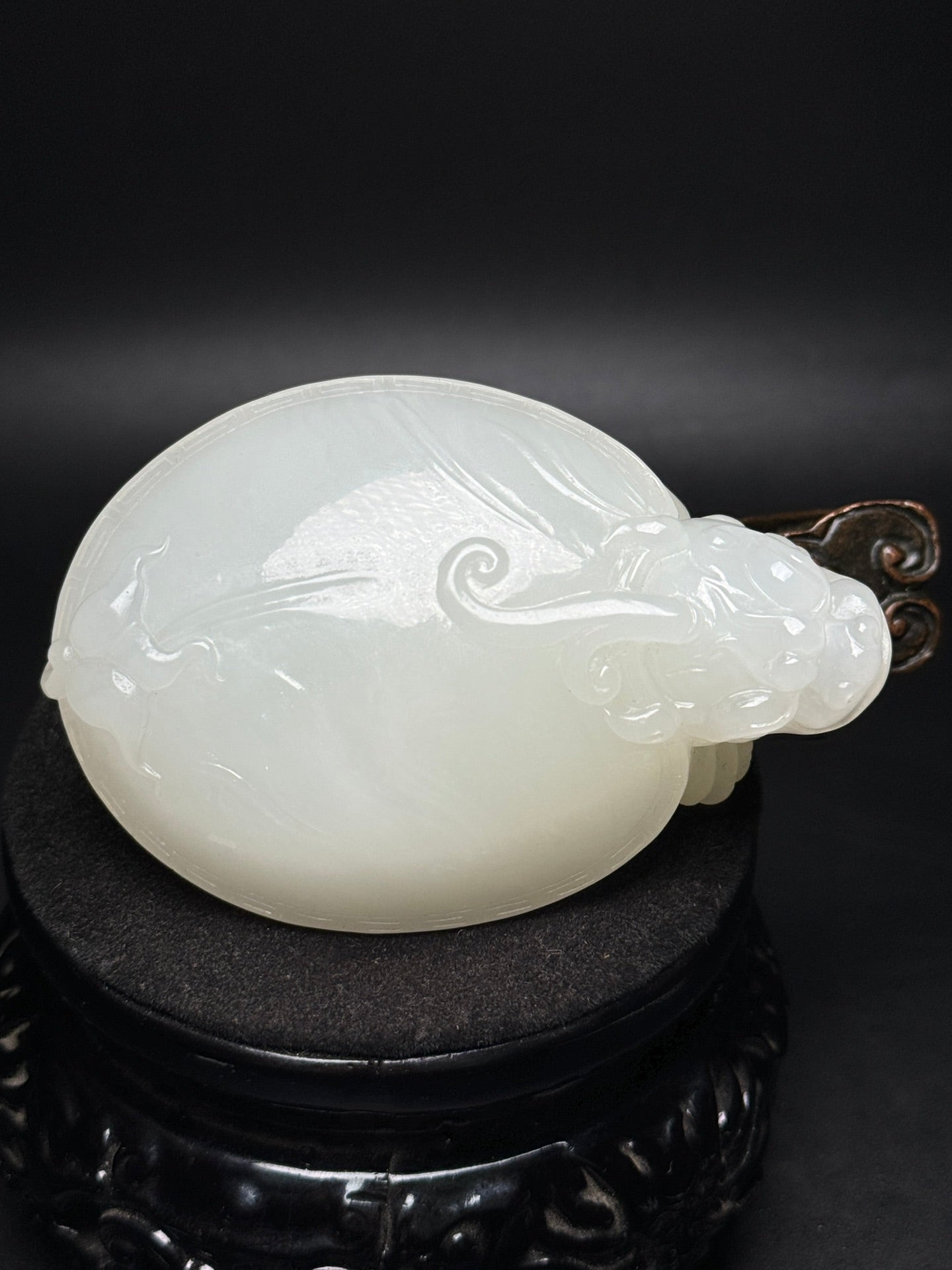A0700 High Quality Chinese White Hetian Jade Carved Dragon Turtle Statue