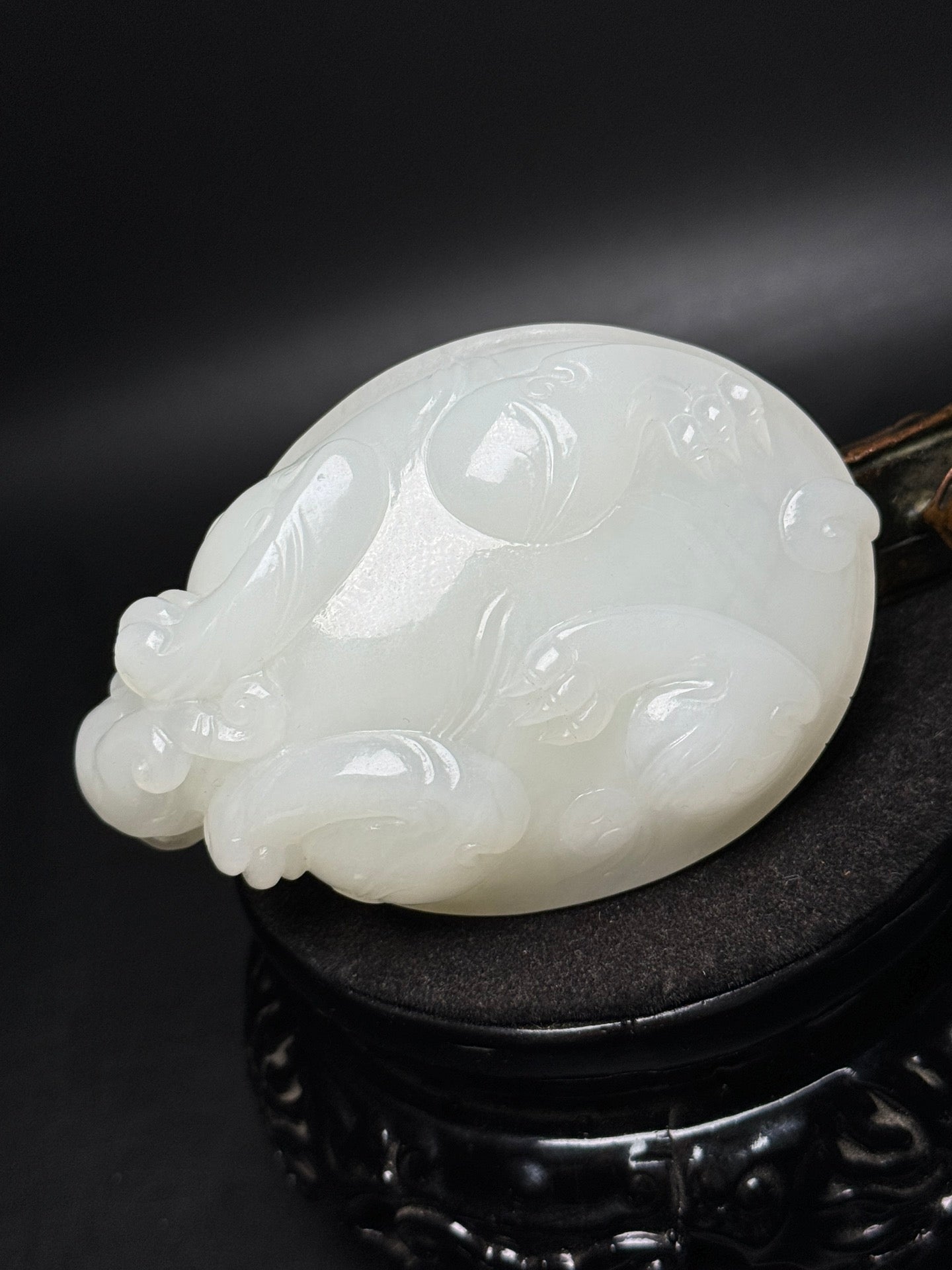 A0700 High Quality Chinese White Hetian Jade Carved Dragon Turtle Statue