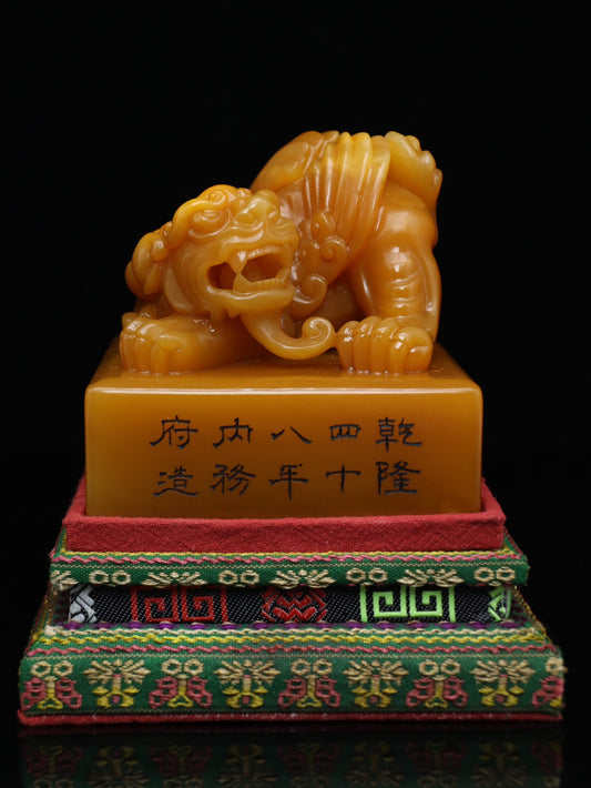 A0705 Vintage Chinese Shoushan Tianhuang Stone Carved Fortune Beast Seal Statue