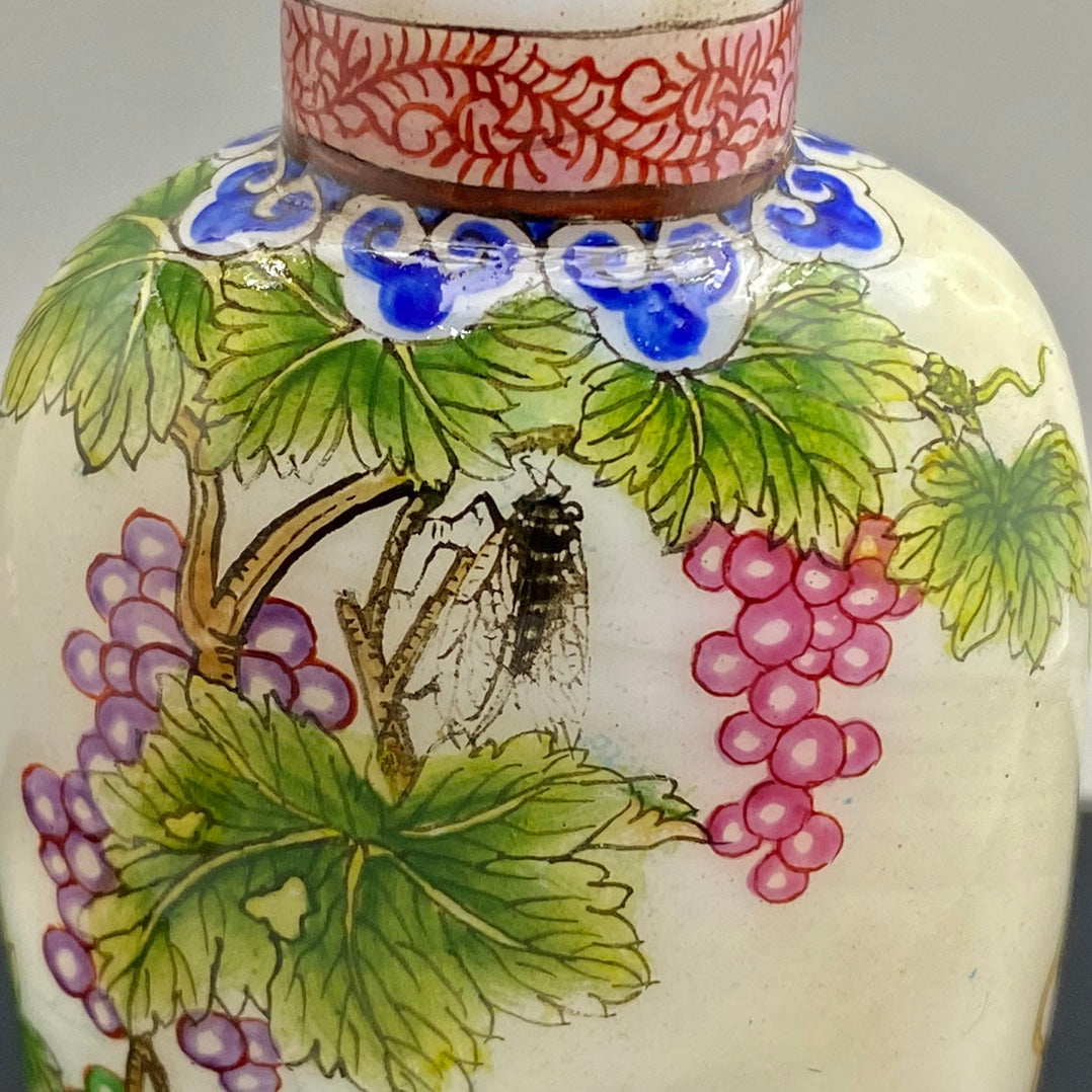 A0732 Chinese Peking Glass Grape Design Snuff Bottle