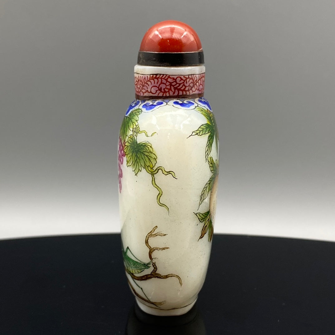 A0732 Chinese Peking Glass Grape Design Snuff Bottle