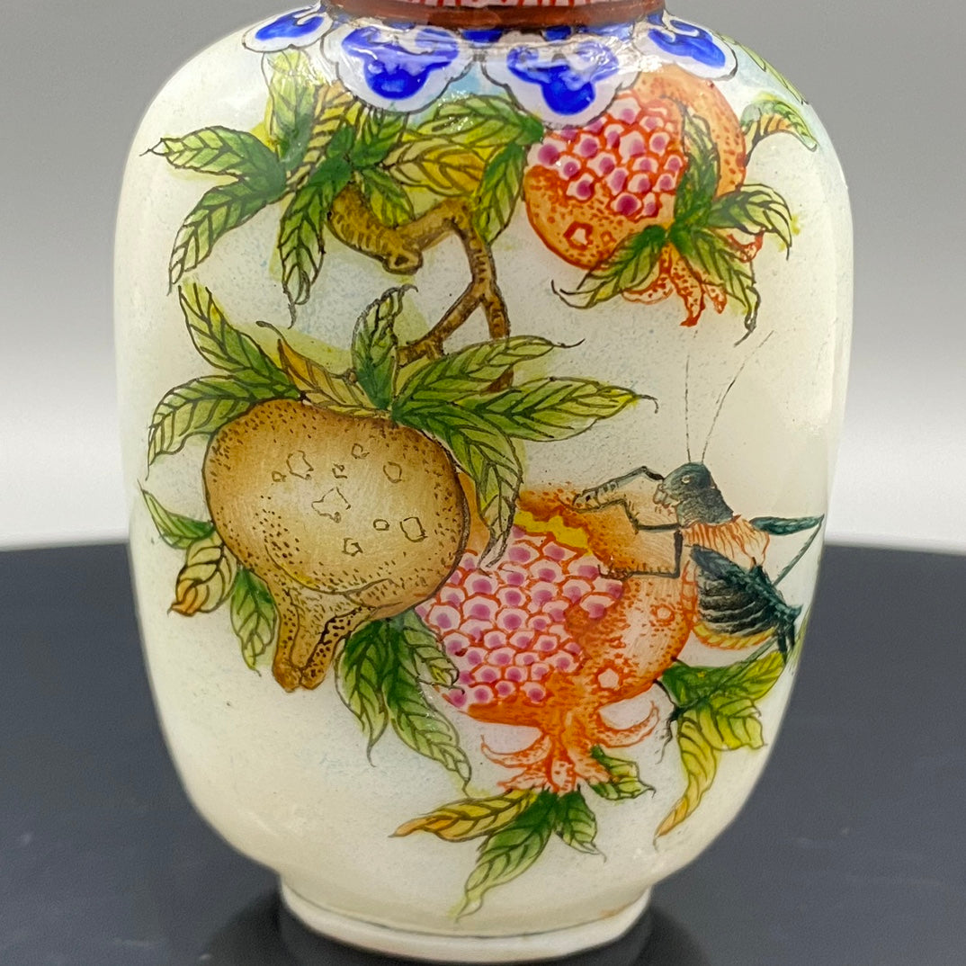 A0732 Chinese Peking Glass Grape Design Snuff Bottle