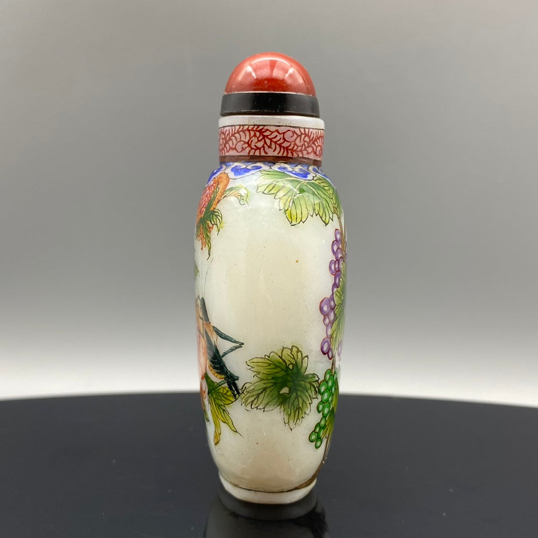 A0732 Chinese Peking Glass Grape Design Snuff Bottle