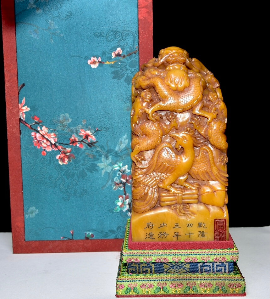 A0802 Superb Old Chinese Shoushan Tianhuang Stone Carved Dragon & Phoenix Seal Statue w Box