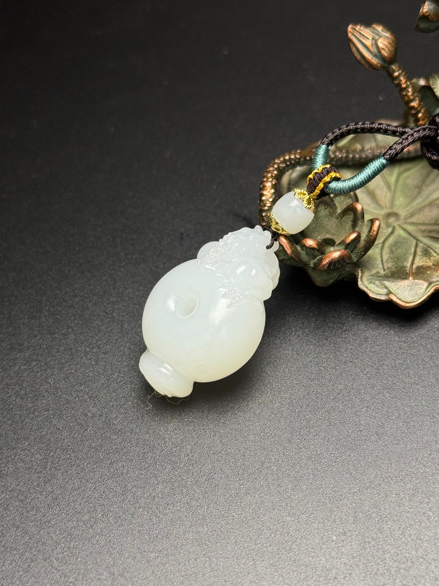 A0803 Superb Chinese Hetian Jade Carved Fortune Dragon Pendant