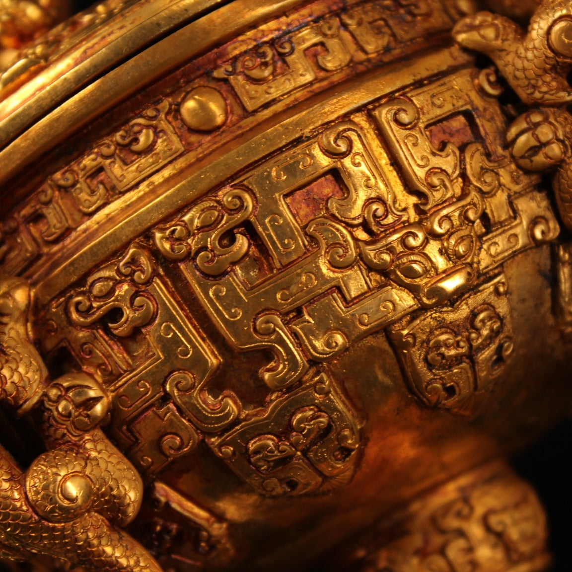 A0867 Vintage Chinese Gilt Gold Copper High Relief Fortune Dragon Pot