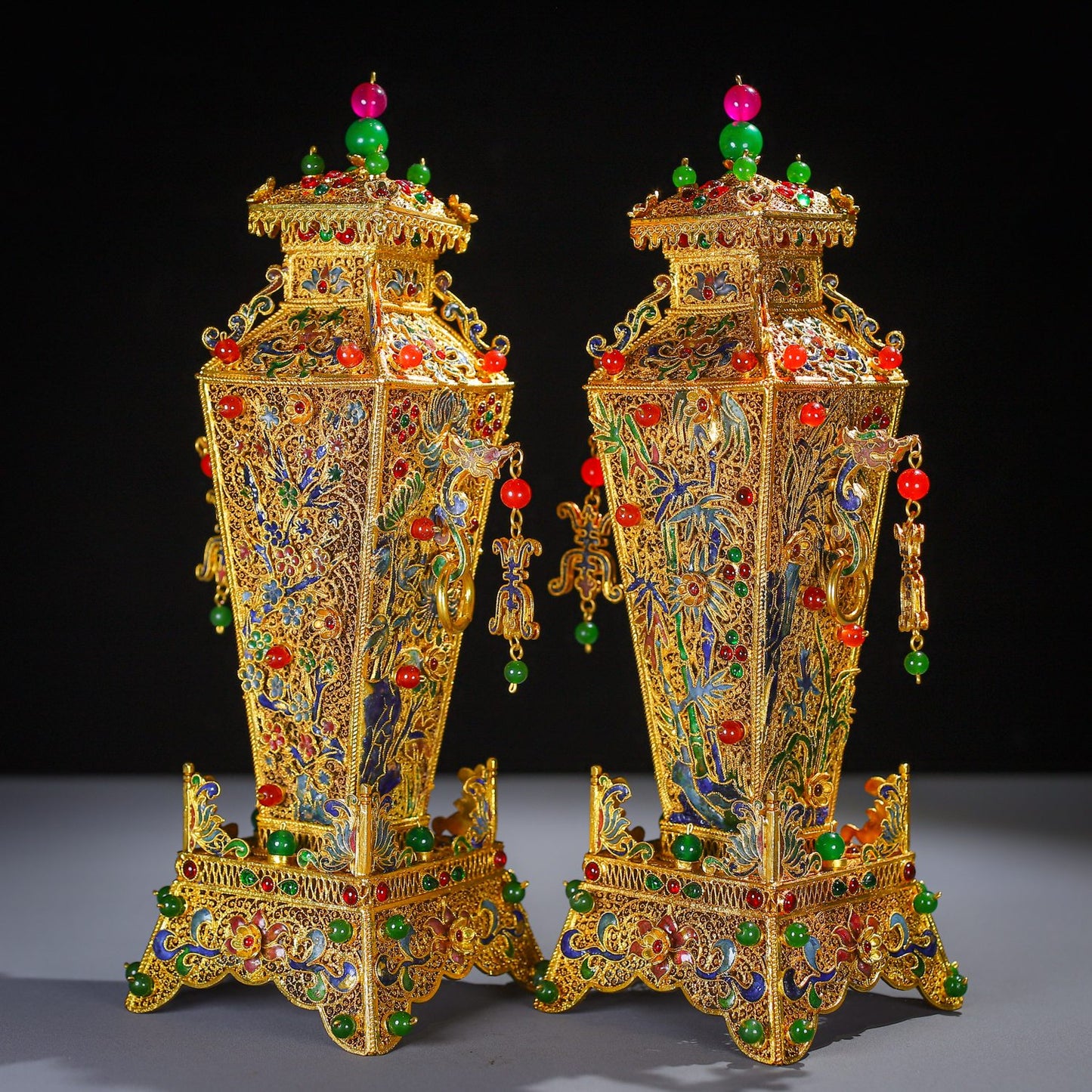 A0878 A Pair Exquisite Gold Wires Enamel Inlay Gems Vase