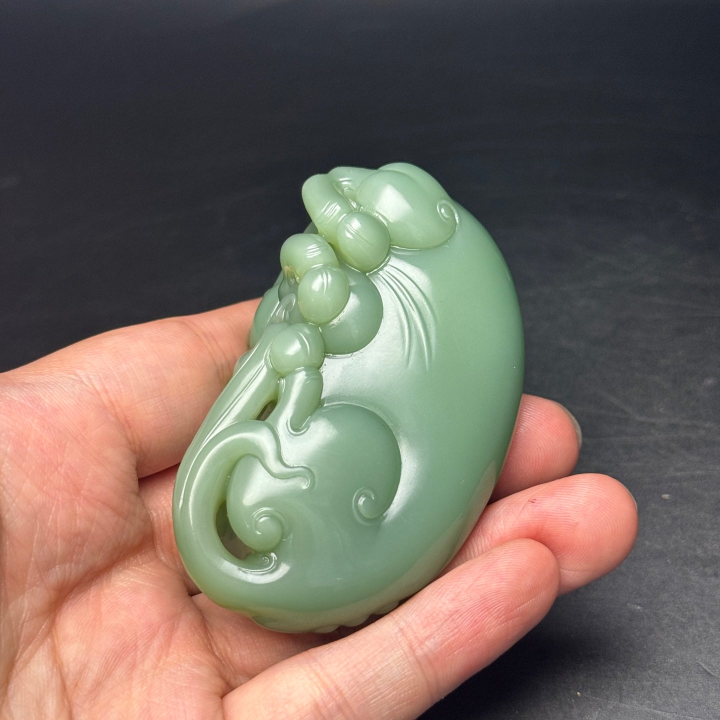 A1056 High Quality Chinese Green Hetian Jade Carved Fortune Horse Statue