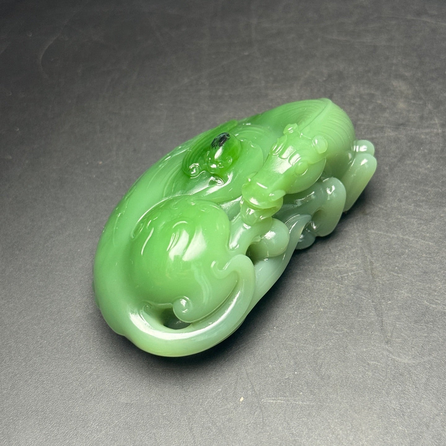 A1056 High Quality Chinese Green Hetian Jade Carved Fortune Horse Statue