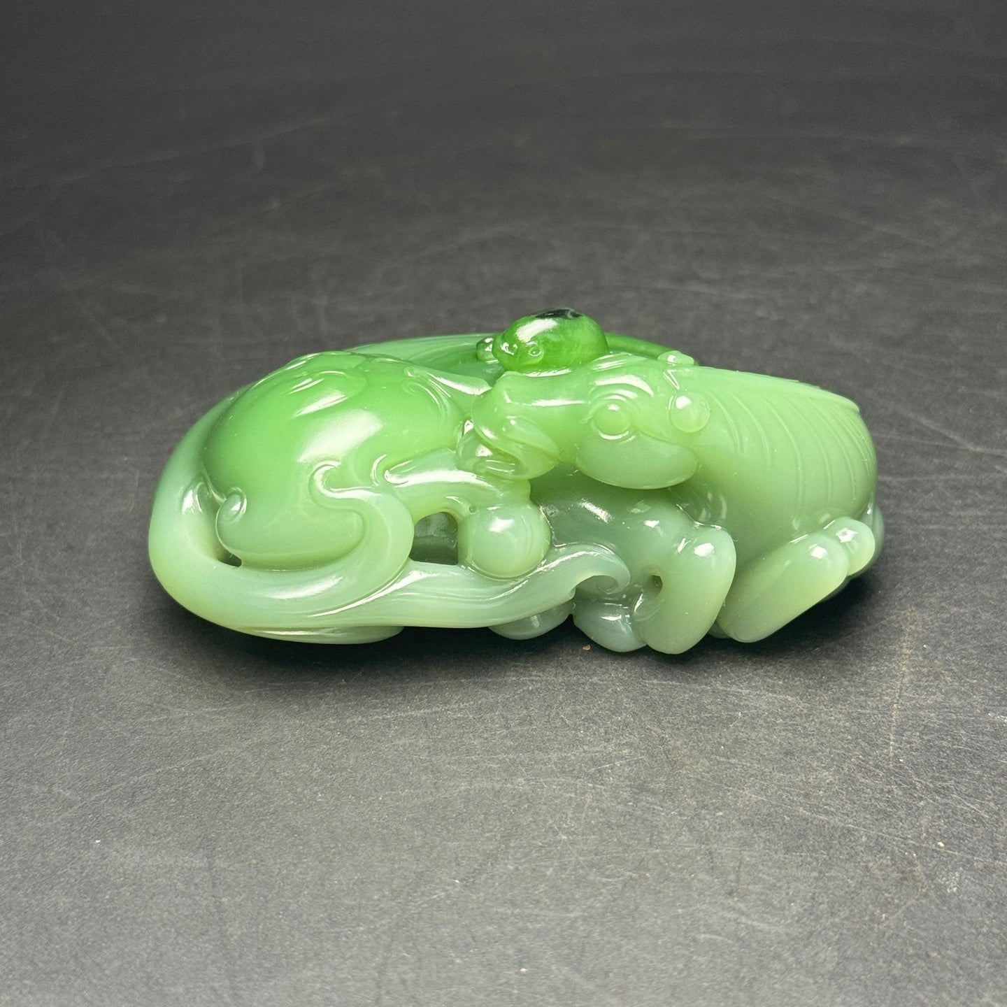 A1056 High Quality Chinese Green Hetian Jade Carved Fortune Horse Statue