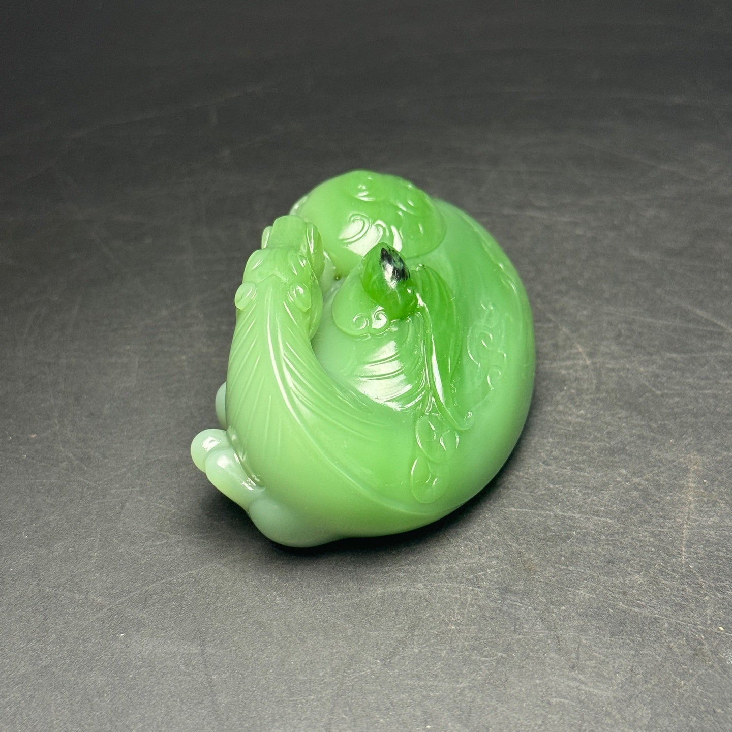 A1056 High Quality Chinese Green Hetian Jade Carved Fortune Horse Statue