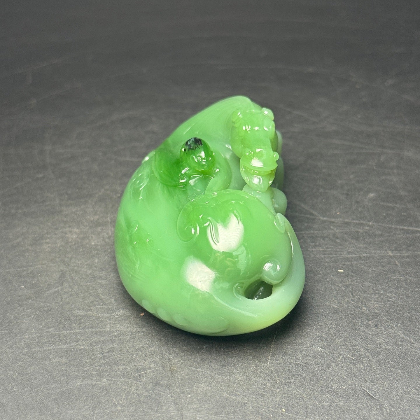 A1056 High Quality Chinese Green Hetian Jade Carved Fortune Horse Statue