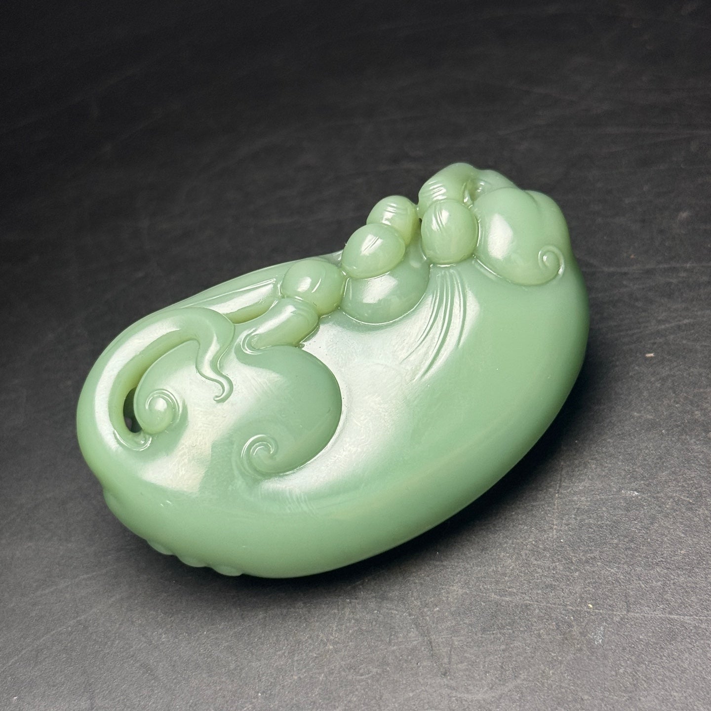 A1056 High Quality Chinese Green Hetian Jade Carved Fortune Horse Statue