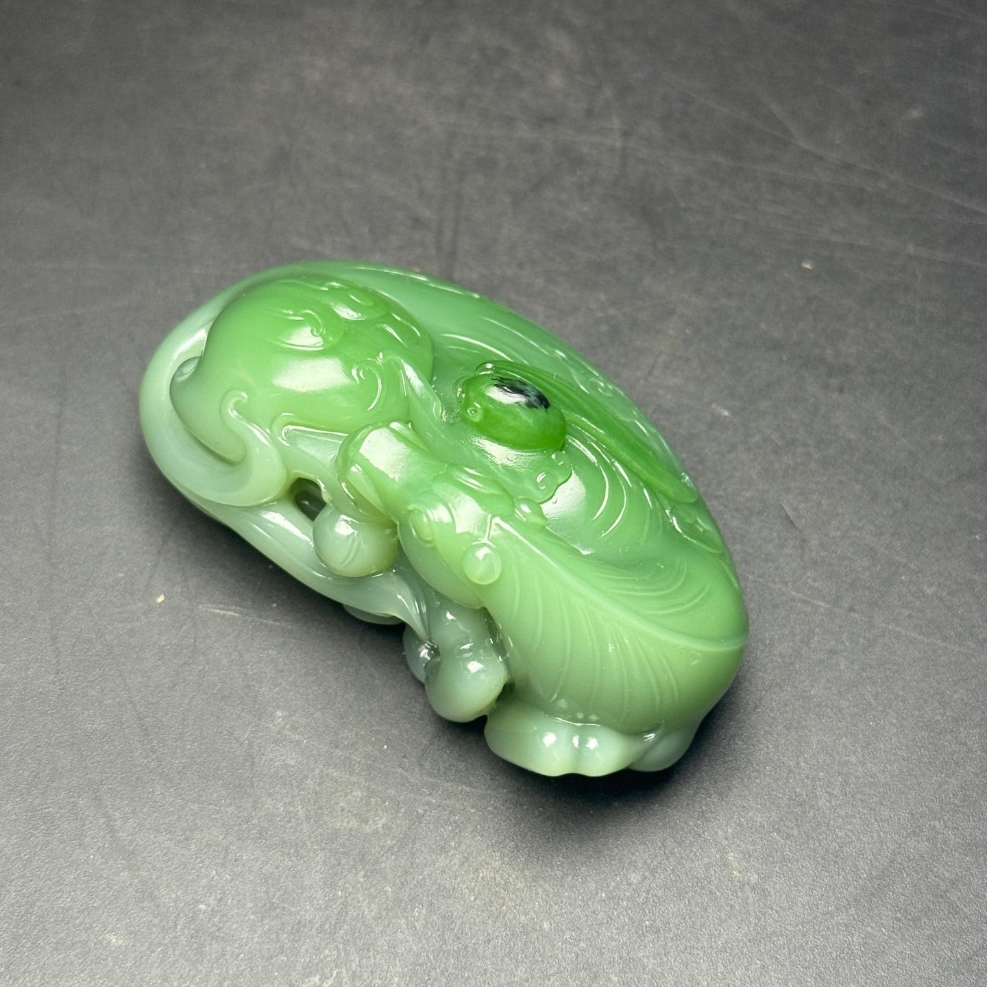 A1056 High Quality Chinese Green Hetian Jade Carved Fortune Horse Statue