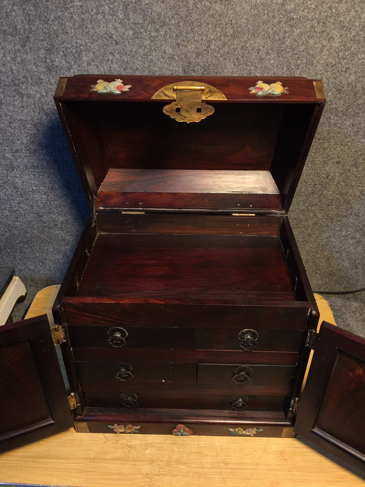 A1265 Vintage Chinese Zitan Wood Inlay Shell & Shoushan Stone & Turquoise & Lapis Lazuli Jewellery Box