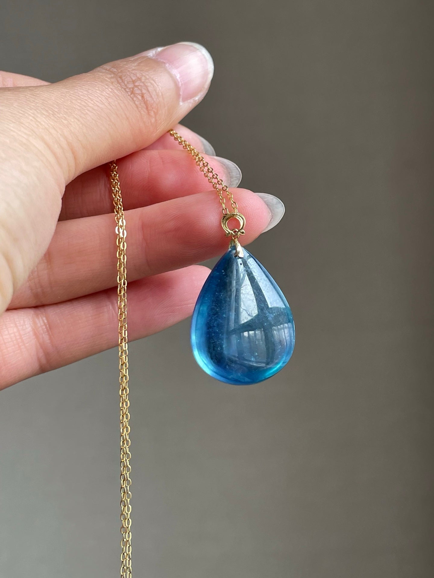 A1267 Beautiful Aquamarine Water Droplet Shape Pendant