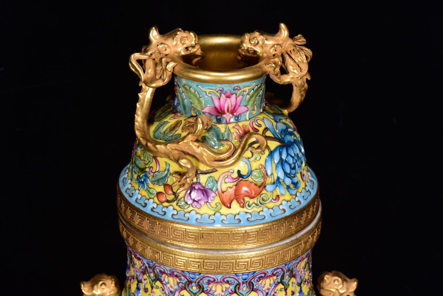 A1268 Chinese Qing Dynasty Gilt Gold Famille Rose Enamel Mountain River Scene Design Porcelain Pot