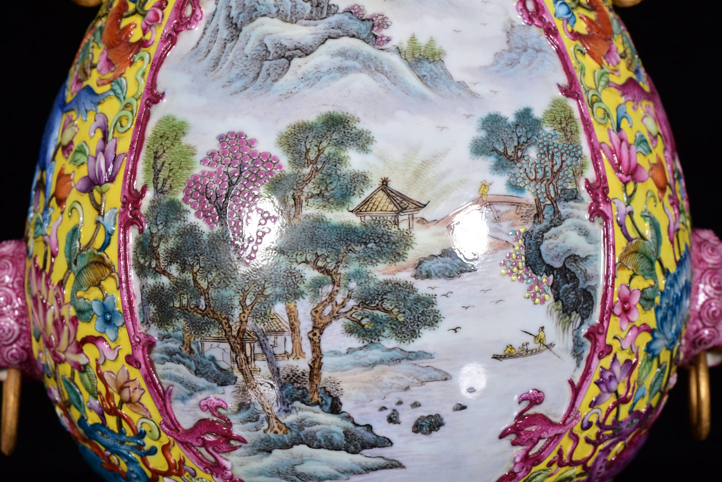 A1268 Chinese Qing Dynasty Gilt Gold Famille Rose Enamel Mountain River Scene Design Porcelain Pot