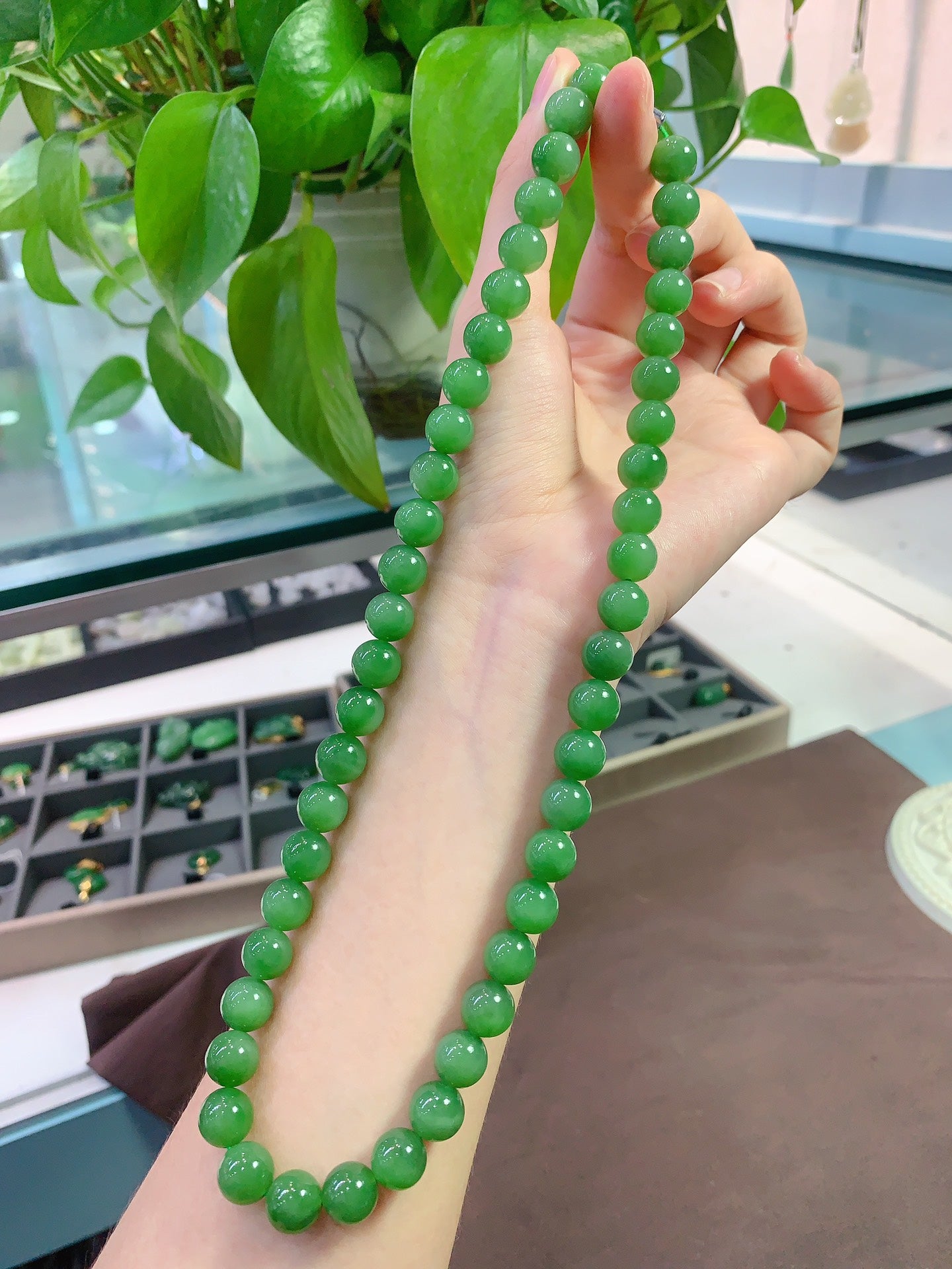 A1275 Superb Chinese Green Hetian Jade Beads Necklace