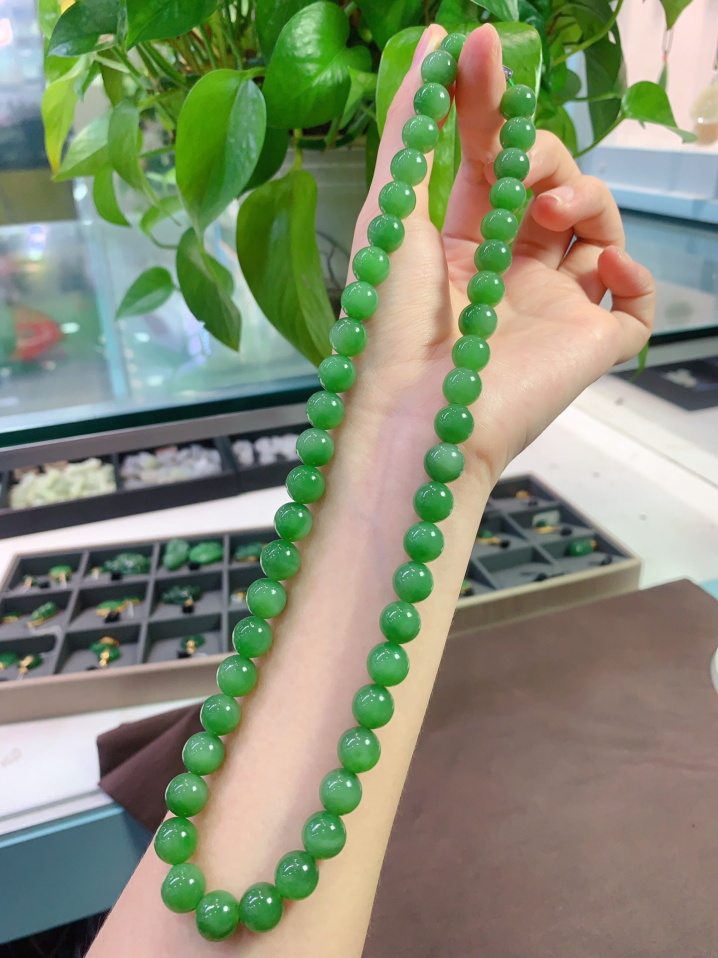 A1275 Superb Chinese Green Hetian Jade Beads Necklace