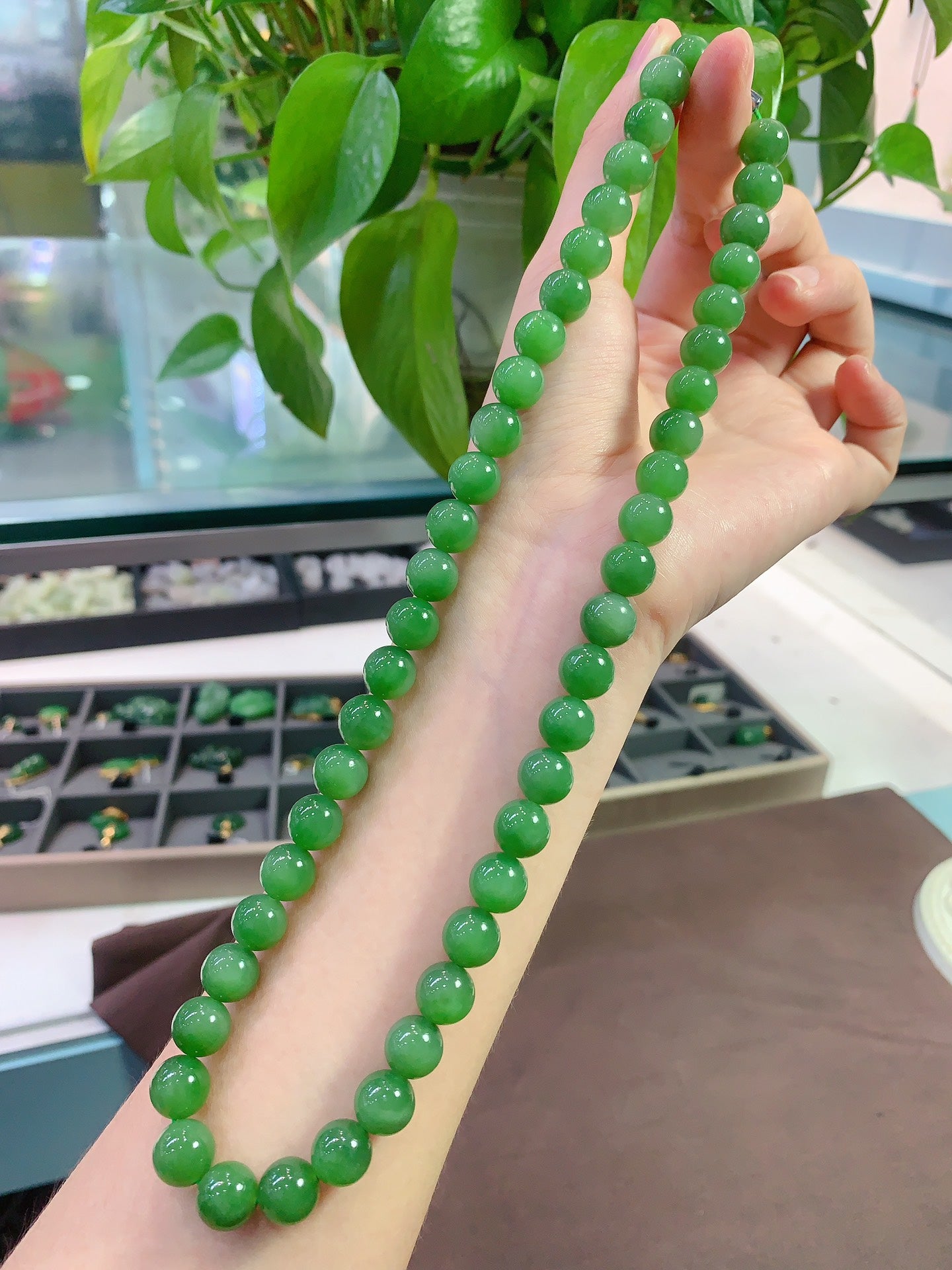 A1275 Superb Chinese Green Hetian Jade Beads Necklace